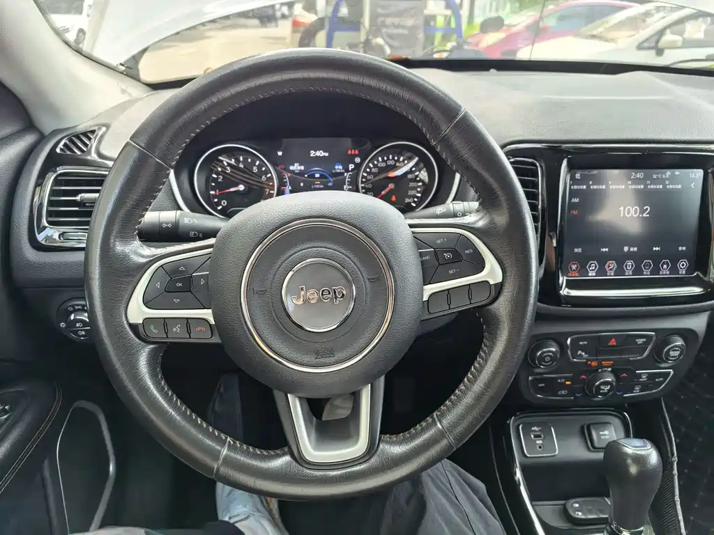 Jeep Compass — фото 5