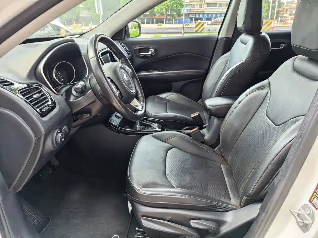 Jeep Compass — фото 10