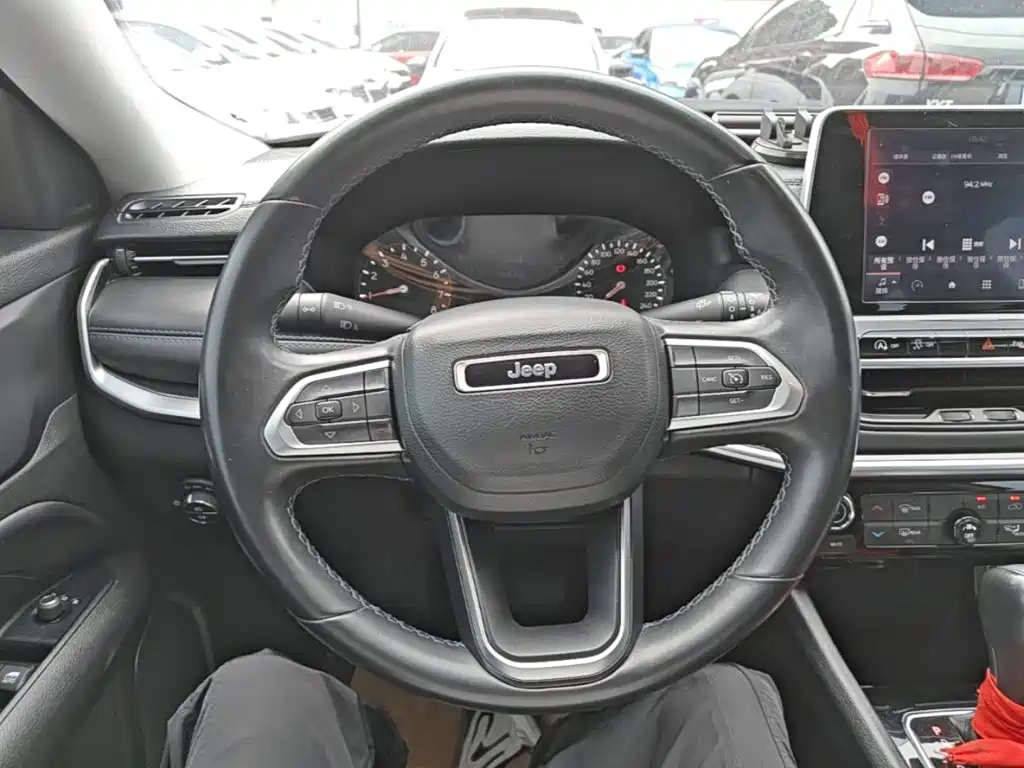 Jeep Compass — фото 11