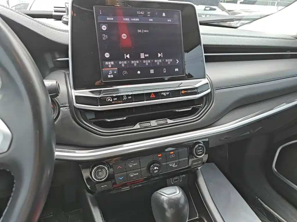 Jeep Compass — фото 13