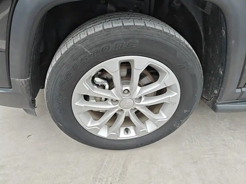 Jeep Compass — фото 23