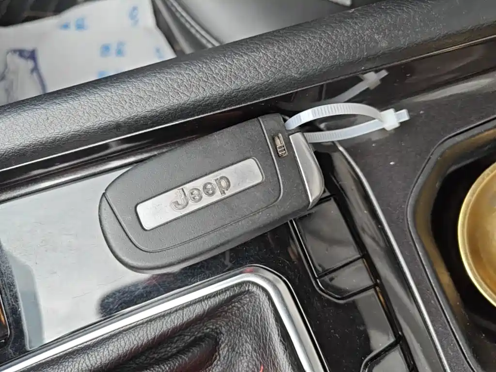 Jeep Compass — фото 9