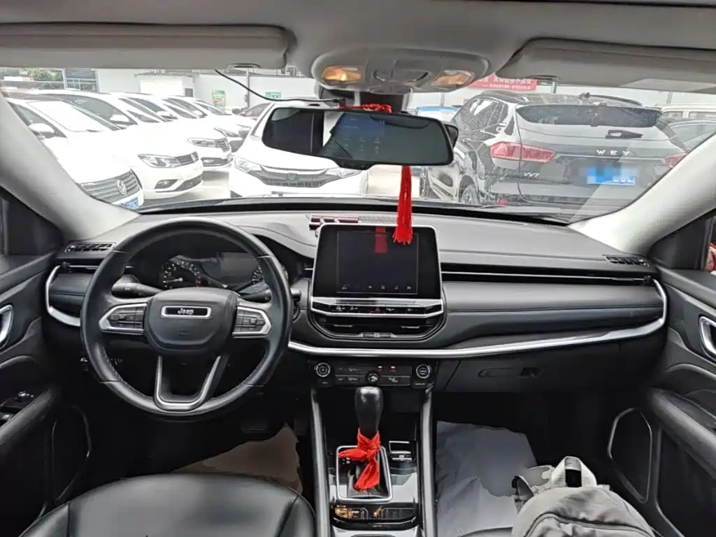 Jeep Compass — фото 10