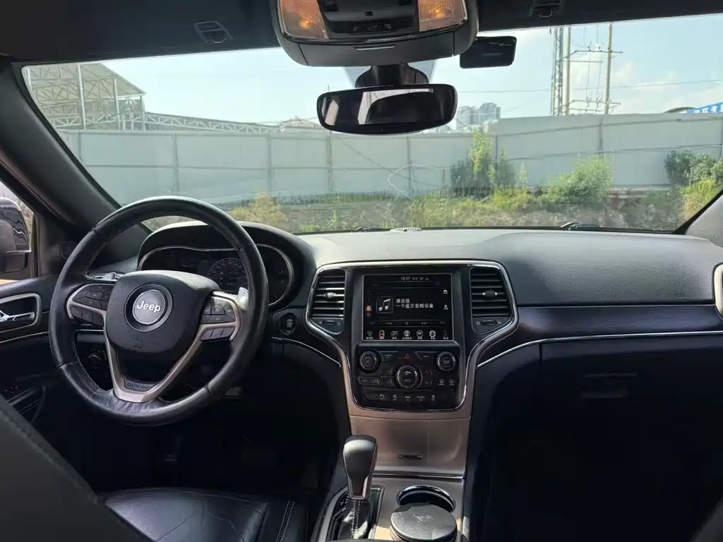 Jeep Grand Cherokee (Import) — фото 14