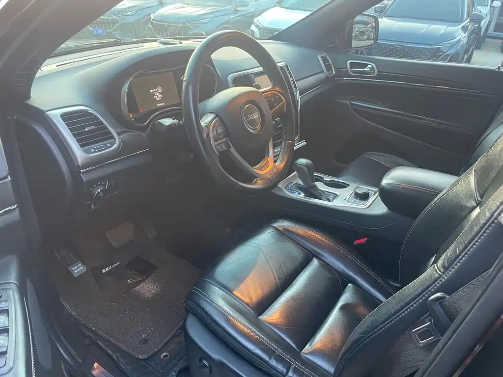 Jeep Grand Cherokee (Import) — фото 10