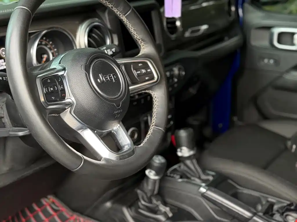Jeep Wrangler — фото 13