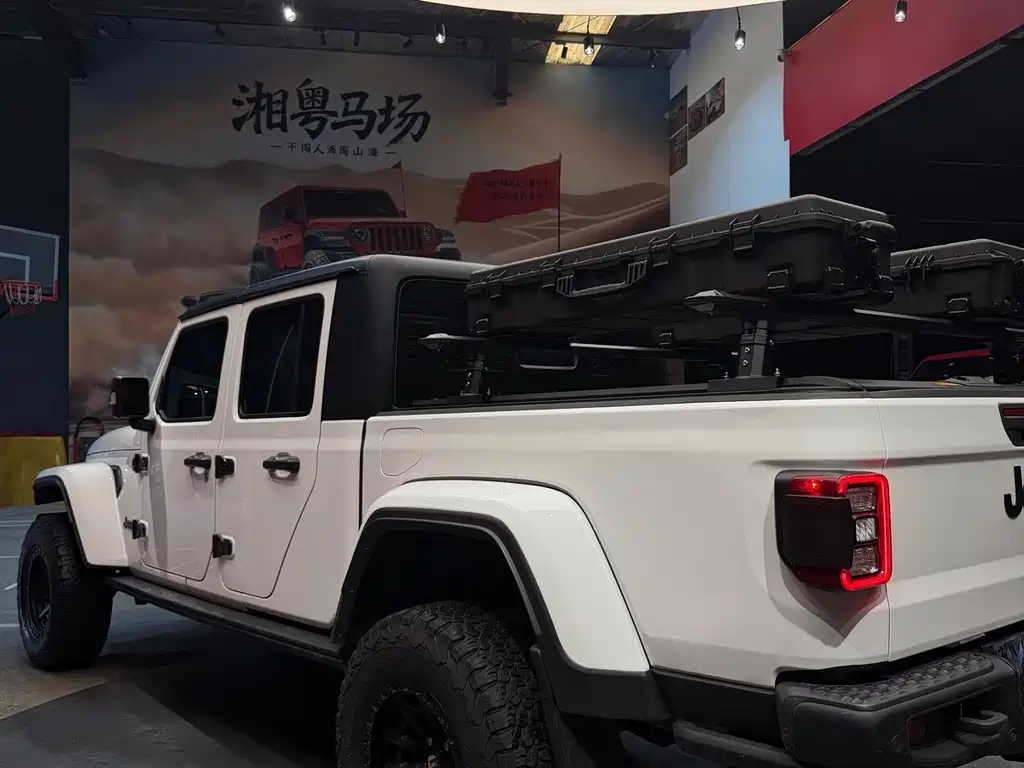 Jeep Gladiator — фото 11