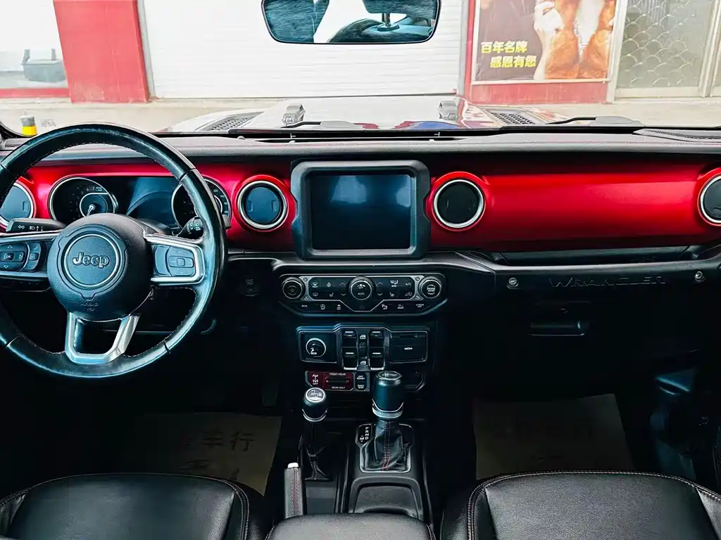 Jeep Wrangler — фото 11