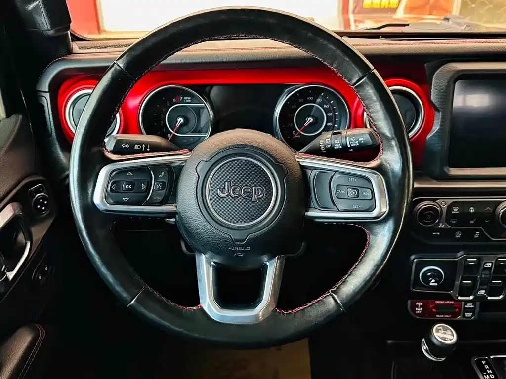 Jeep Wrangler — фото 12