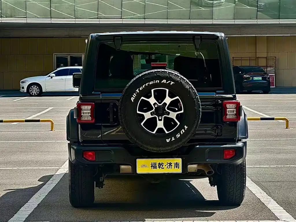 Jeep Wrangler — фото 6