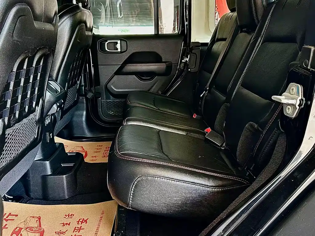 Jeep Wrangler — фото 9
