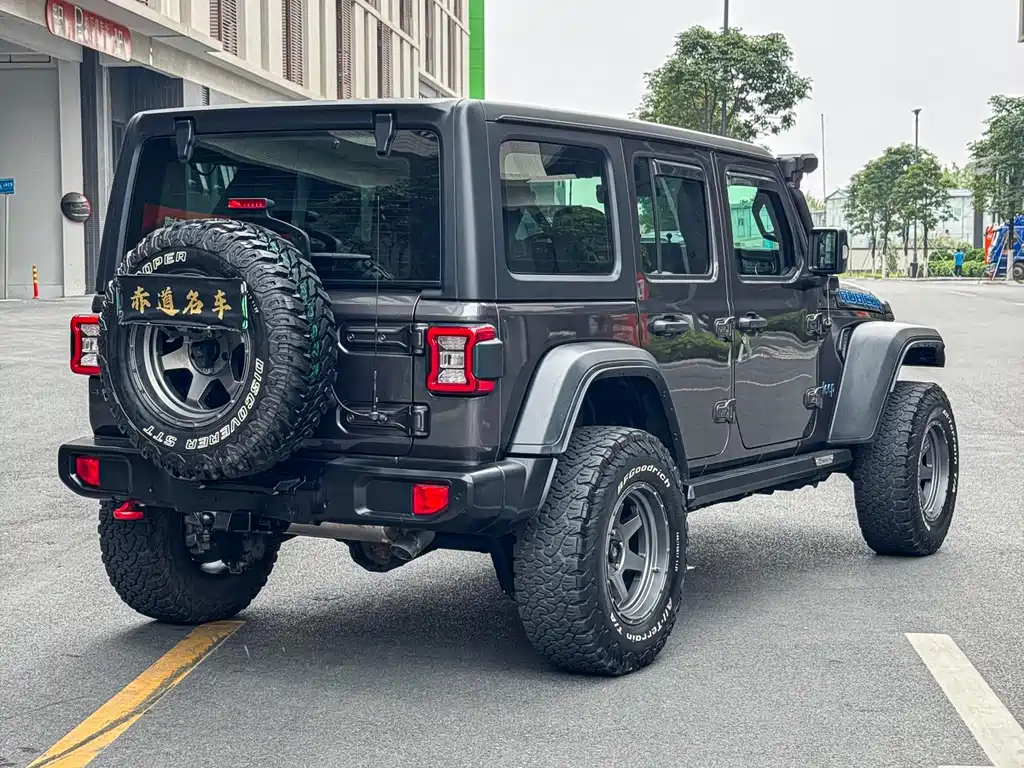 Jeep Wrangler PHEV — фото 3