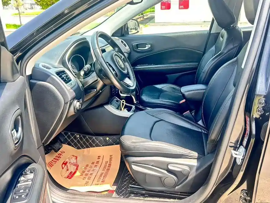 Jeep Compass — фото 4