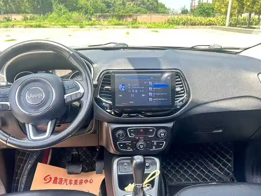 Jeep Compass — фото 6