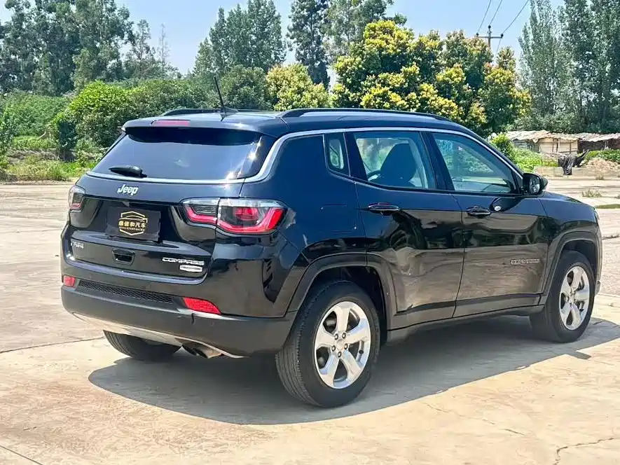 Jeep Compass — фото 7