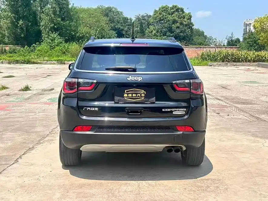 Jeep Compass — фото 8