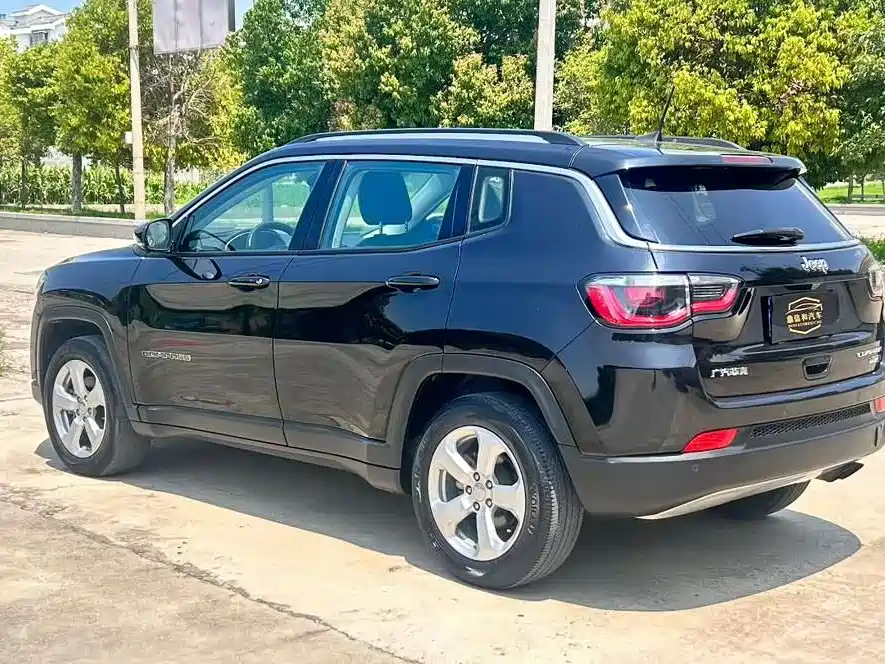 Jeep Compass — фото 9