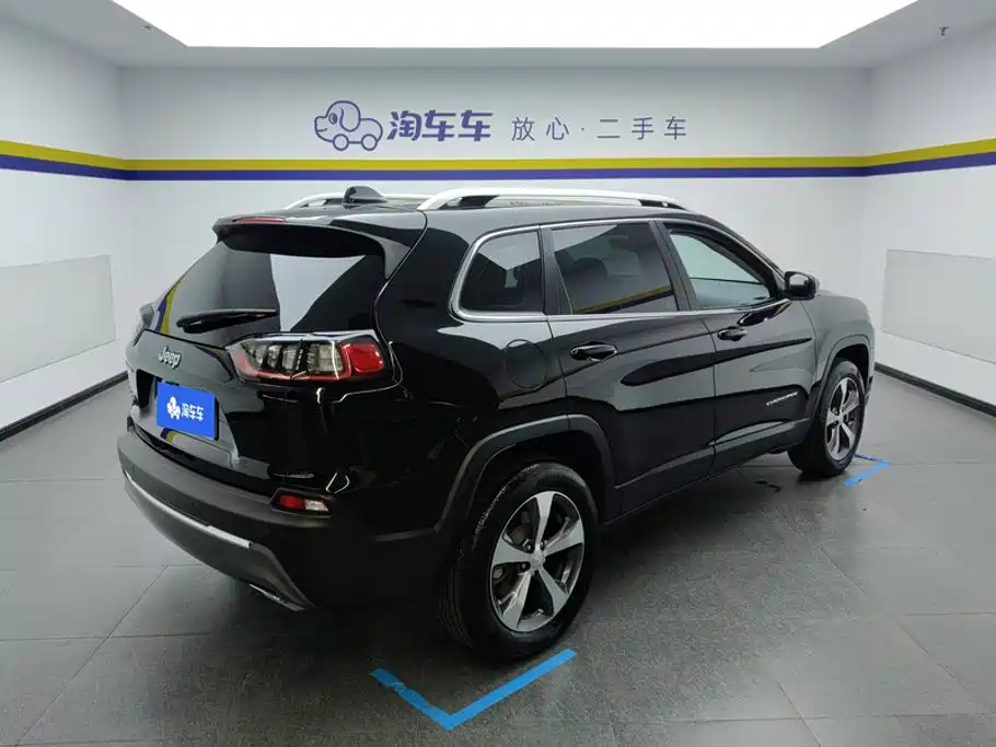 Jeep Cherokee — фото 3