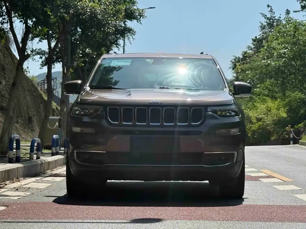 Jeep Grand Commander — фото 2