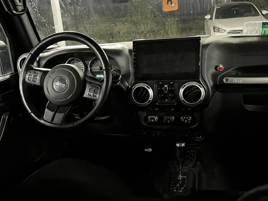 Jeep Wrangler — фото 6