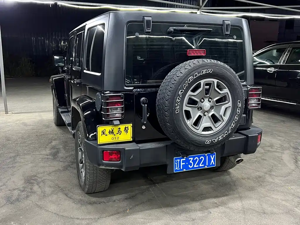 Jeep Wrangler — фото 7