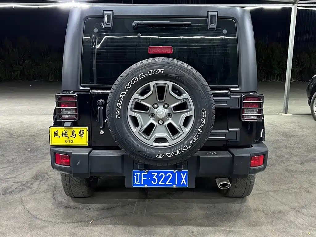 Jeep Wrangler — фото 8