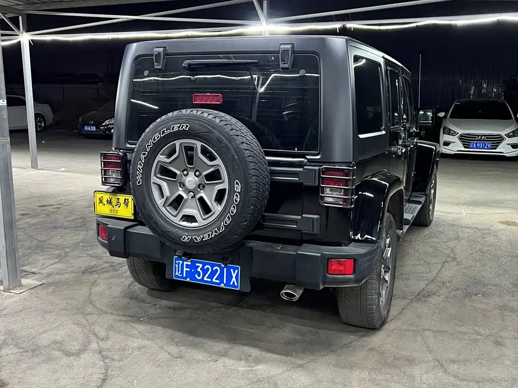 Jeep Wrangler — фото 9