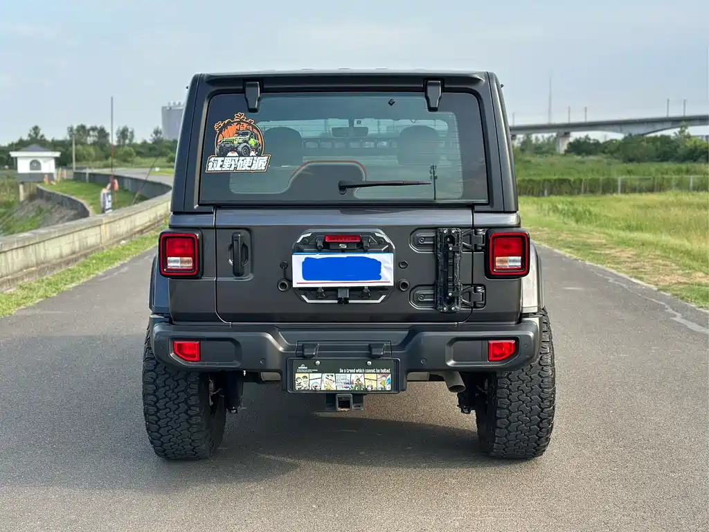 Jeep Wrangler — фото 5
