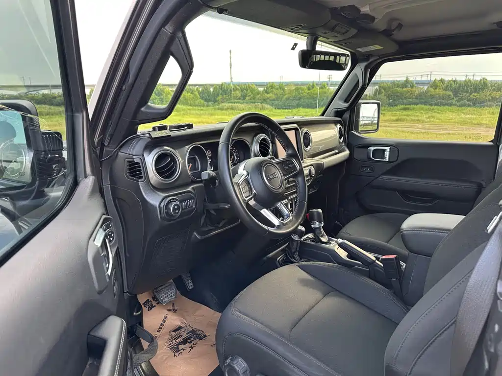 Jeep Wrangler — фото 7