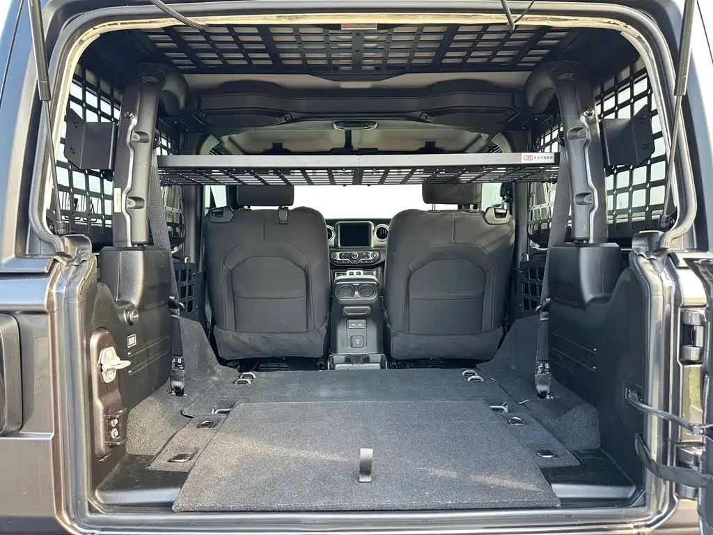 Jeep Wrangler — фото 10