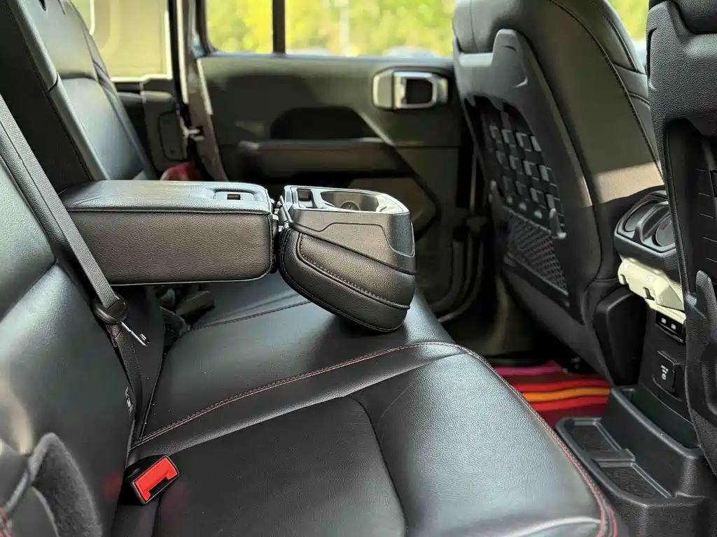 Jeep Wrangler — фото 11