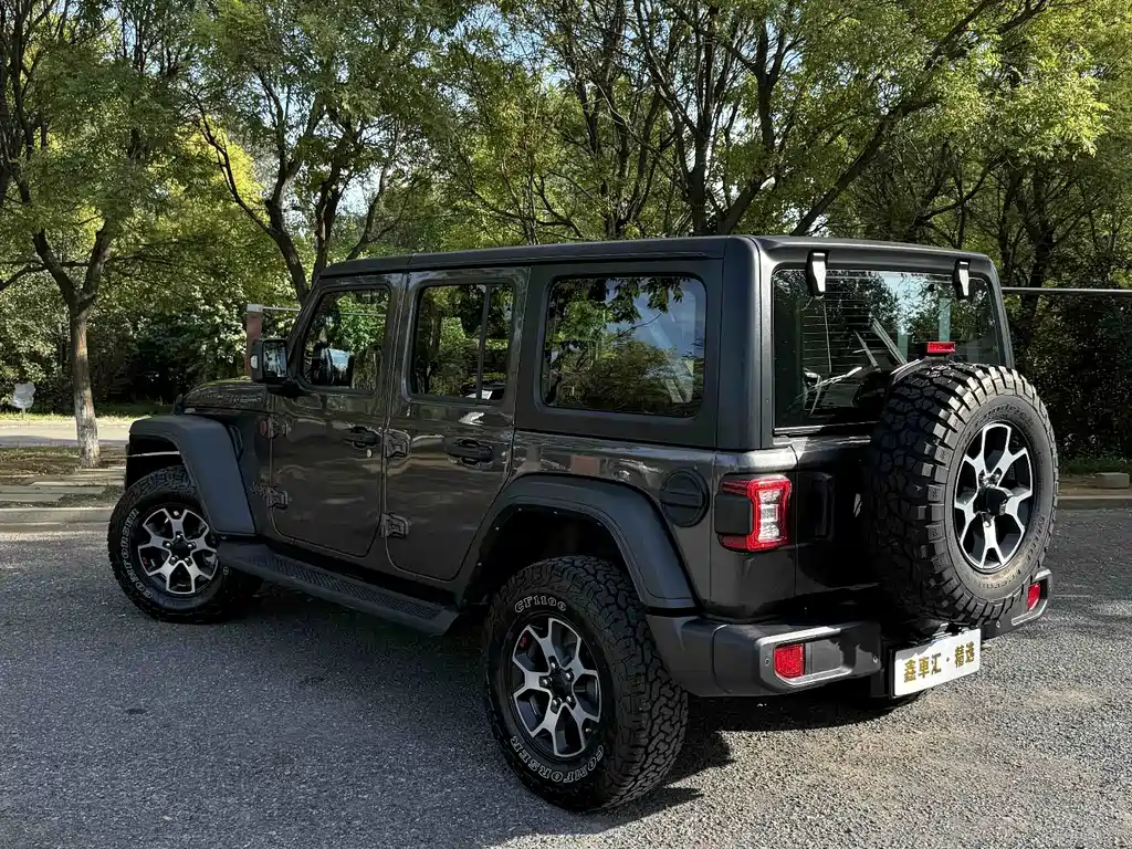 Jeep Wrangler — фото 5
