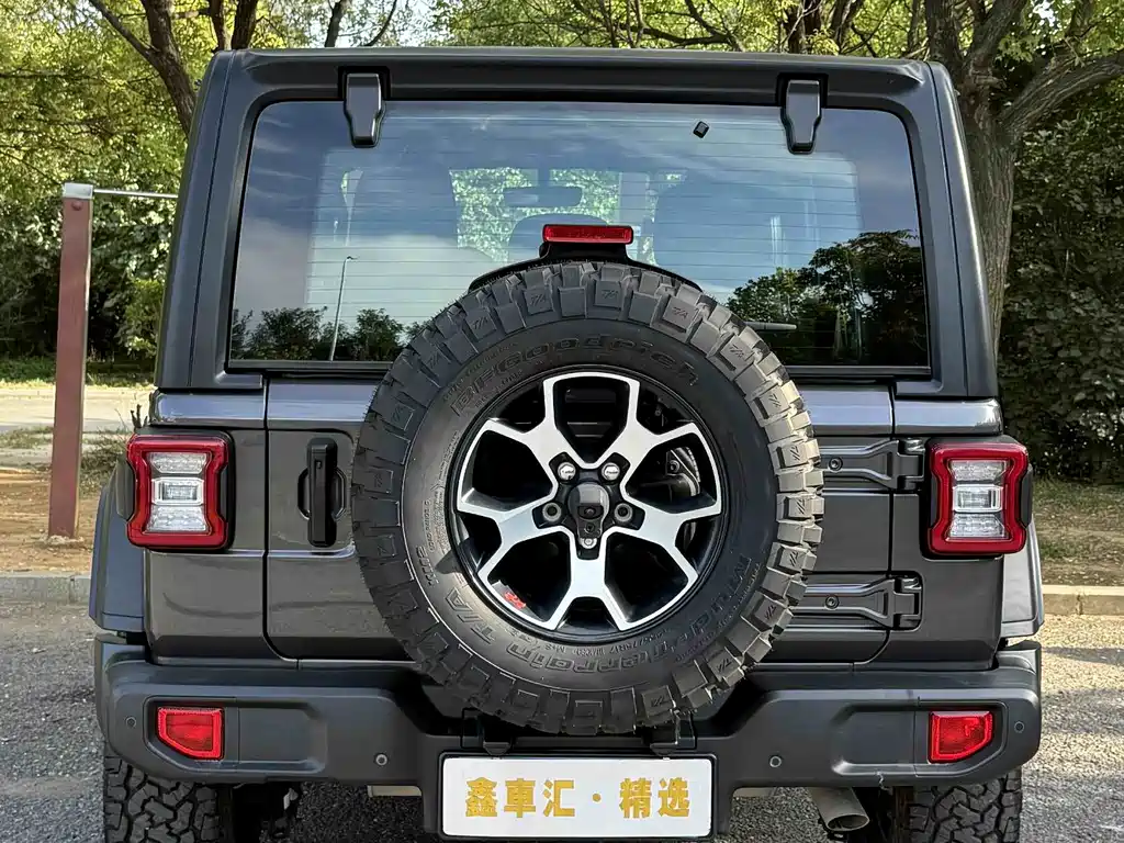 Jeep Wrangler — фото 6