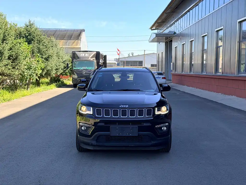 Jeep Compass — фото 2