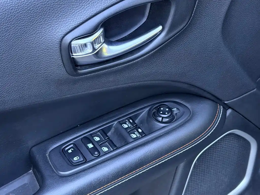 Jeep Compass — фото 14