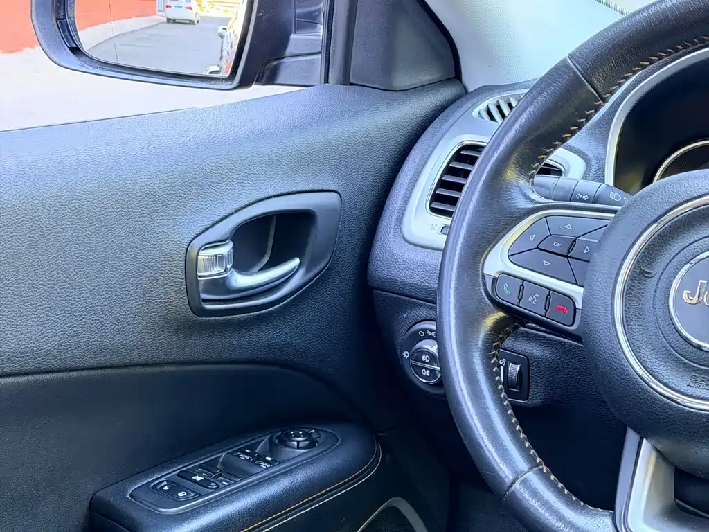 Jeep Compass — фото 19