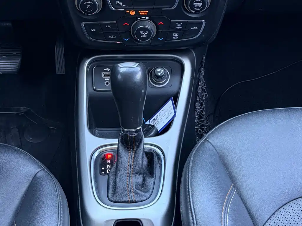 Jeep Compass — фото 21