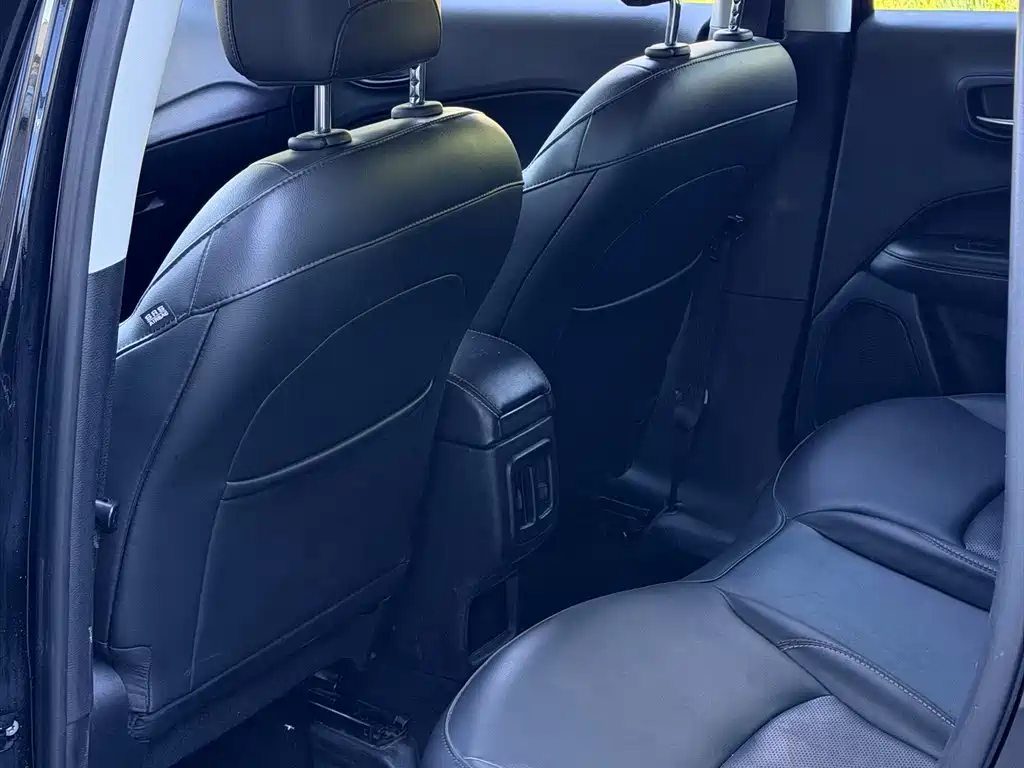 Jeep Compass — фото 24