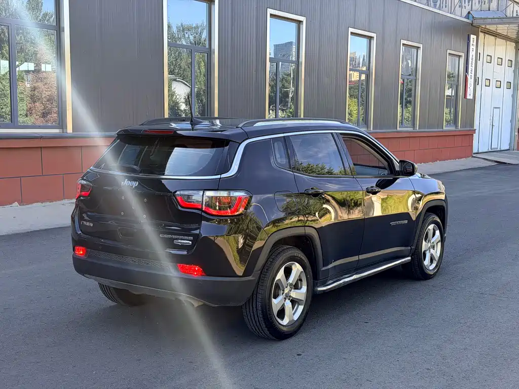 Jeep Compass — фото 5