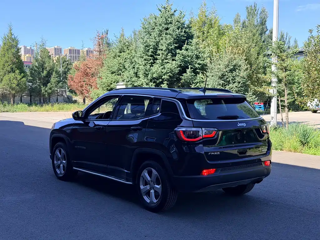 Jeep Compass — фото 7