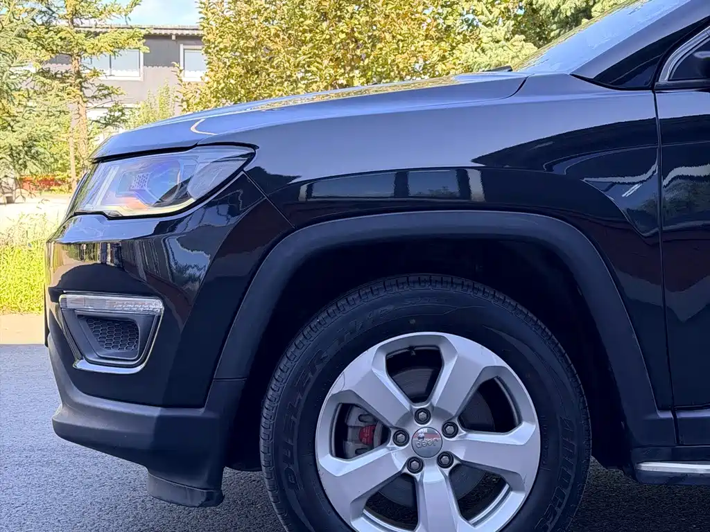 Jeep Compass — фото 8