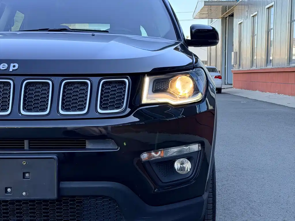 Jeep Compass — фото 9