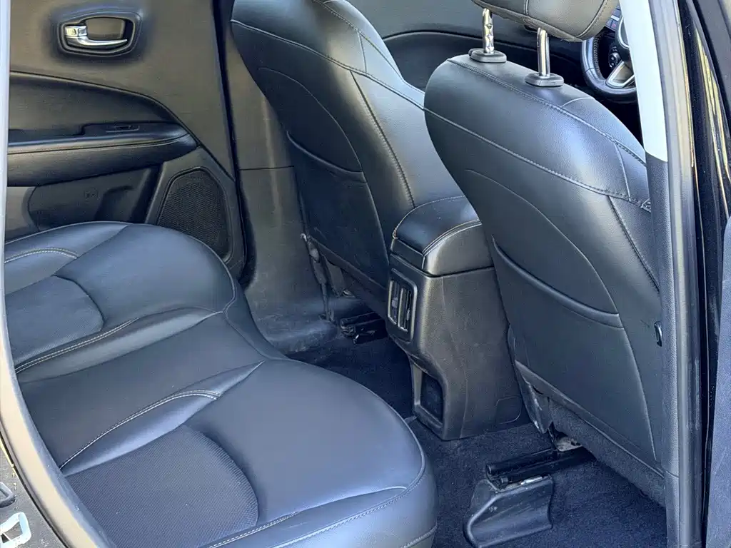 Jeep Compass — фото 10