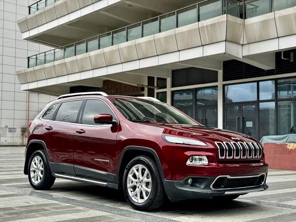 Jeep Cherokee — фото 3