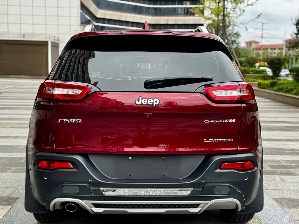 Jeep Cherokee — фото 7