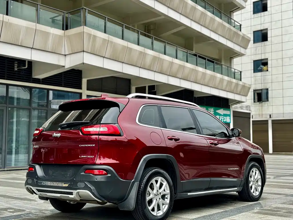 Jeep Cherokee — фото 8
