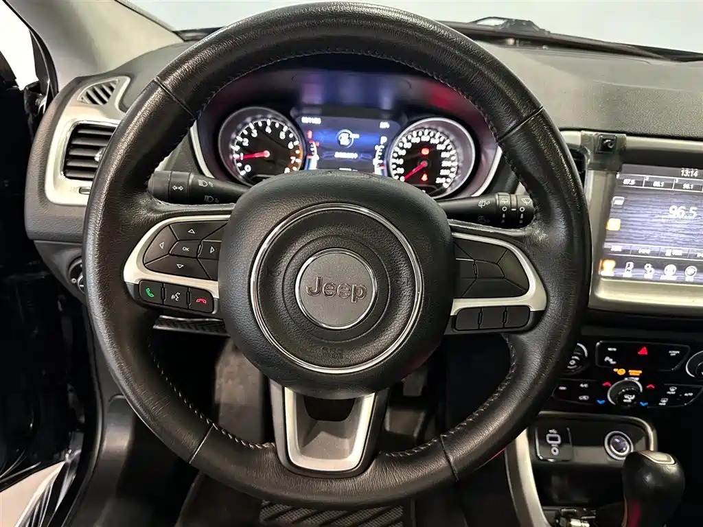 Jeep Compass — фото 13