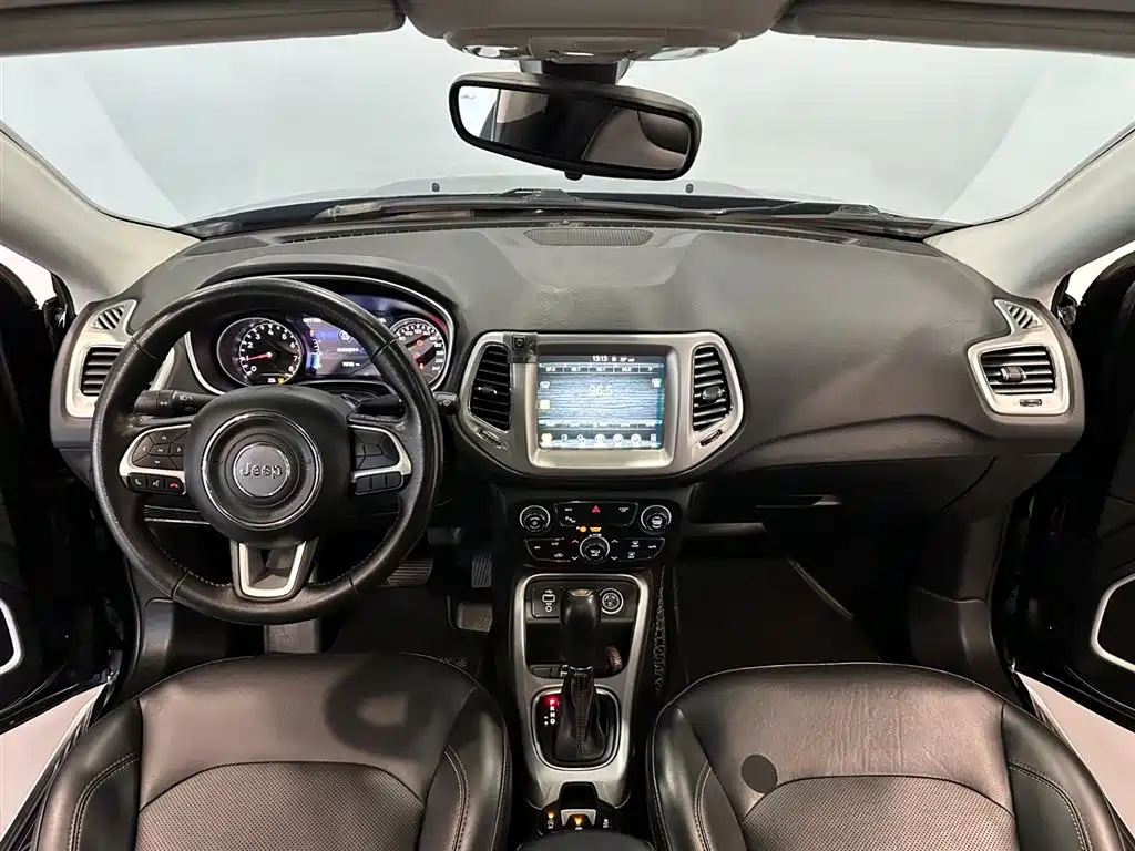 Jeep Compass — фото 7