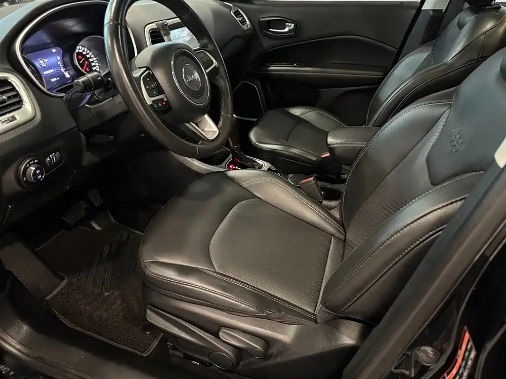 Jeep Compass — фото 10