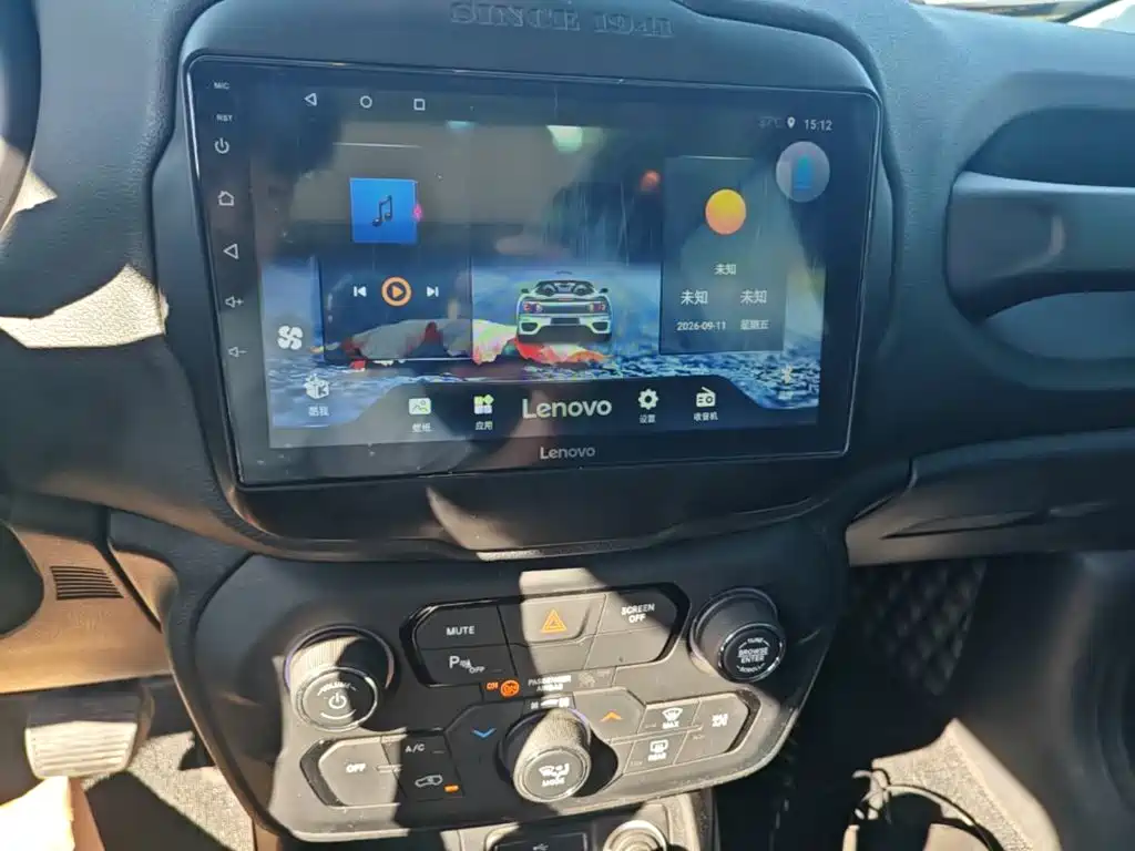 Jeep Renegade — фото 13